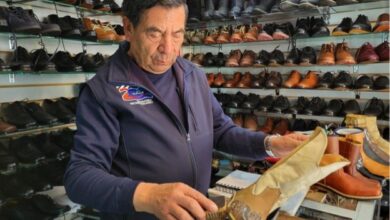 Segundo Bonifaz confeccionó varios pares para Mons. Leonidas Proaño.