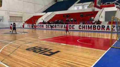 Los juegos de estudiantes de la Federación Deportiva Estudiantil de Chimborazo se reanudaron en Riobamba. El fútbol sala presenta intensos partidos.
