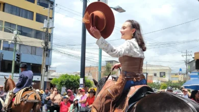 Pregón del Rodeo prendió las fiestas, y una hermosa jinete lo demostró
