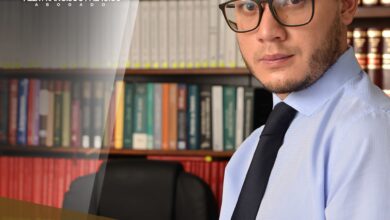 Álex Palacios como el hombre de confianza de Wilman Terán. Ingresó a trabajar en la Corte Nacional de Justicia junto a Terán en 2021 y luego fue designado como coordinador jurídico en su despacho en el Consejo de la Judicatura.