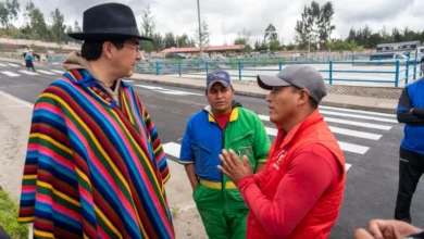 John Vinueza, alcalde de Riobamba, en la inauguración de la plaza de rastro