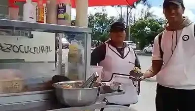 Las huecas Los Mega Choclos de la Poli #3, en Riobamba, ofrece platos desde 1USD.