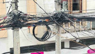 En Riobamba la ruta de los tallarines, representan peligros de cortocircuito, obstrucción visual y tráfico.