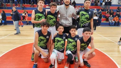 Equipo de básquet del Jefferson queda tercer lugar en los juegos estudiantiles