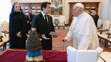 Presidente Noboa regaló una Virgen del Cisne al papa Francisco