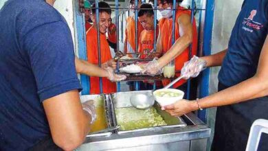 En medio de denuncias por falta de alimentos en varias cárceles de Ecuador, un equipo de la Presidencia acudió a la Fiscalía General del Estado en Quito, para pedir que se investigue a esta compañía por presuntas irregularidades.