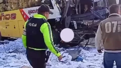 Accidente de tránsito de la cooperativa baños contra camión de papel