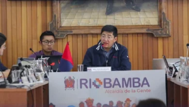 Sesión de concejo del Municipio de Riobamba, en el centro de la ciudad.