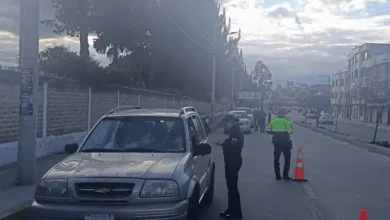 Las multas a los taxis piratas es de USD 920, los agentes de tránsito Riobamba realizan operativos constantes.