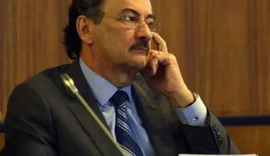 USD 25 millones ofrece Carlos Polit por arrestó domiciliario.