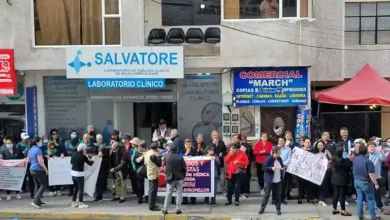En el Hospital IESS hubo manifestaciones de jubilados de Riobamba. También participaron pensionistas y personal de salud