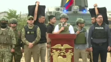 Presidente Noboa llega a Durán escoltado por tanques militares