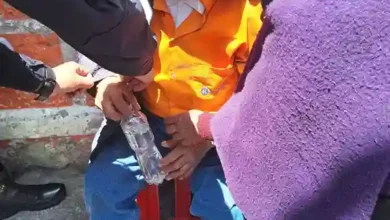 El adulto mayor fue auxiliado y acompañado en todo momento por su esposa