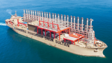 Ecuador combate la crisis eléctrica con un barco.