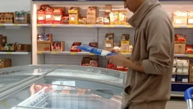 ¿El lugar más barato para comprar los alimentos es un supermercado o en una tienda?