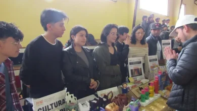 La Unach, a través de la carrera de Diseño Gráfico, organizó una feria para socializar los resultados de la investigación formativa.