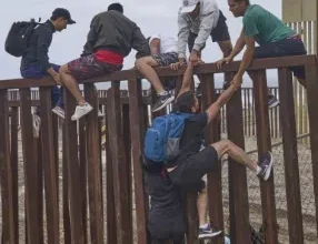 Hombre procesado en Fiscalía por tráfico ilícito de migrantes.