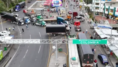 Mantienen bloqueada la frontera entre Ecuador y Colombia.