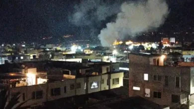 Incendio en una casa, adulto mayor afectado.