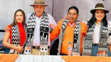 El ex presidente del partido Izquierda Democrática, Jorge Sánchez, junto al prefecto de Chimborazo.
