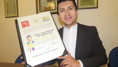 Riobamba celebró al dibujante más rápido del mundo, Franz Wilberth del Castillo, quien recibió el reconocimiento de “Dr. Honoris Causa” por su destacado arte y trayectoria.