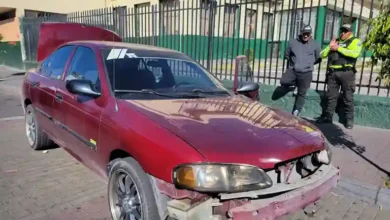 Un hombre fue víctima de robo de 1.000 dólares y ropa en su carro, en el centro urbano. Los antisociales rompieron la ventana trasera