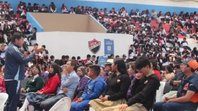 El alcalde John Vinueza está analizando el presupuesto participativo del cantón Riobamba para lograr una distribución equitativa.