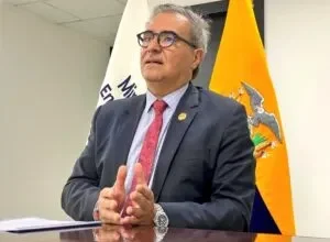 Ministro de Energía, explica la razón de los cortes de luz irregulares