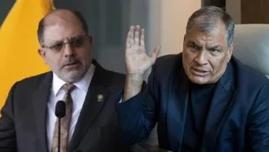 Rafael Correa y Henry Kronfle se enfrentan Diana Salazar