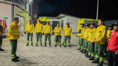 Bomberos de Riobamba apoyan en incendio forestal en Quito