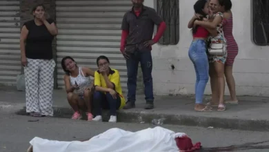 Ecuador registra más muertes que nacimientos, según el INEC.