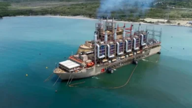 Cambio en el contrato de la segunda barcaza de energía en Ecuador