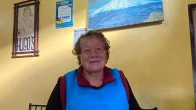 María Esperanza Torres, propietaría de Cafetería Hugo’s, lleva 20 años perfeccionando la tradicional colada morada en Riobamba.