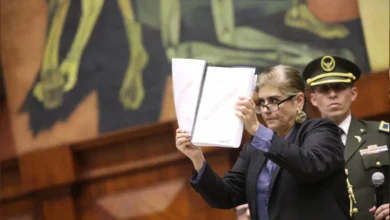 No destituyen a la ministra Mónica Palencia