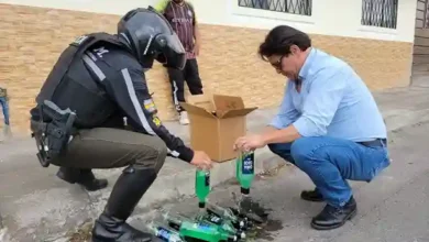 Un local de venta de licor no tenía permiso anual de funcionamiento y la Intendencia lo clausuró. Se destruyó licor y cigarrillos