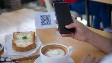 Hay una nueva modalidad de estafa con código QR en restaurantes. Consejos para detectarla y nos una víctima más