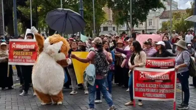 Comerciantes se manifiestaron a favor del alcalde de Riobamba John Vinueza.