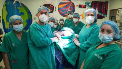 Cirujano riobambeño participó en cirugía craneal con IA en Quito