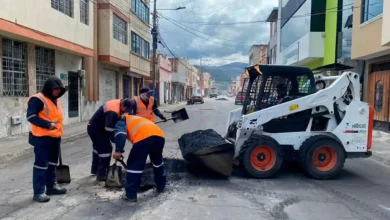 Bacheo en Riobamba avanza, aunque faltan vías por intervención.