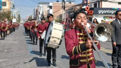 Desfile Cívico Escolar por la Emancipación de Riobamba.