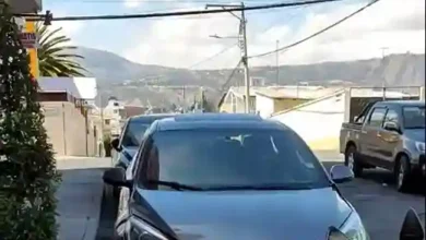 Un ciclista fue perseguido por vehículo que se pasó semáforo en rojo. El conductor lo amenazó con tirarle el carro encima, denunció