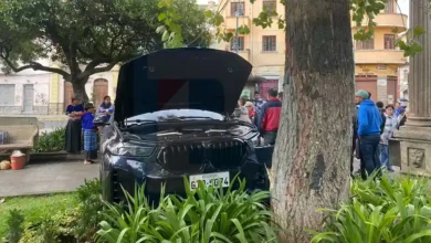 Accidente de tránsito entre un taxi y un BMW en Riobamba