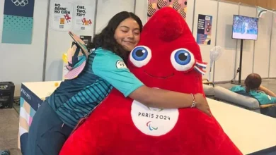 Joven riobambeña destaca con su voluntariado en Francia.