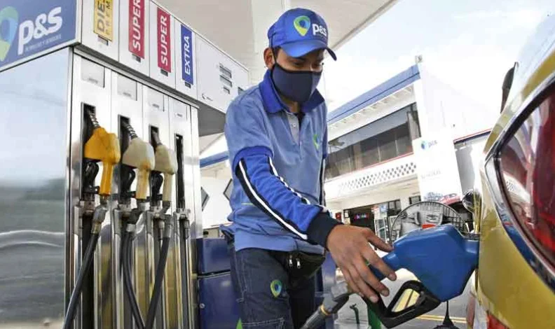 Gasolina Extra llegó con retraso a las gasolineras de Riobamba