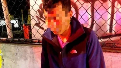 Un mal hombre golpeó a su esposa embarazada de un mes en una parroquia de Ambato, y huyó con su hijo de 3 años. La Policía Nacional lo detuvo