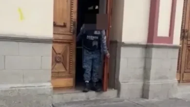 Investigan caso de agentes que estarían borrachos en Teatro León en Riobamba.