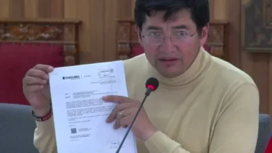 Riobamba: Concejales y alcalde discuten por invitaciones y escudo