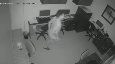 Video: hombre sin una pierna entró a robar en oficina de Guayaquil