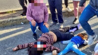 Mujer y su hija de tres años murieron atropelladas por un carro