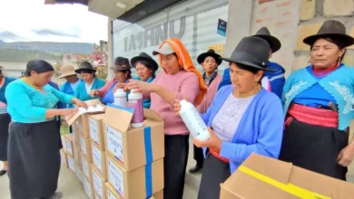 Ministerio de Agricultura entrega insumos a pequeños agricultores